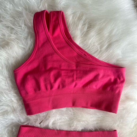 Booty lifting Two piece hot pink workout set size small - Picture 5 of 10